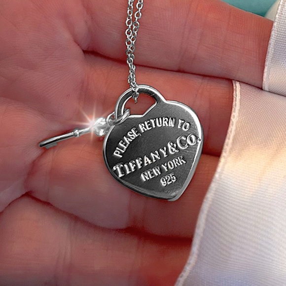 Authentic Tiffany & Co. Silver Heart Stamped Pendant and Key Necklace. - Picture 7 of 16